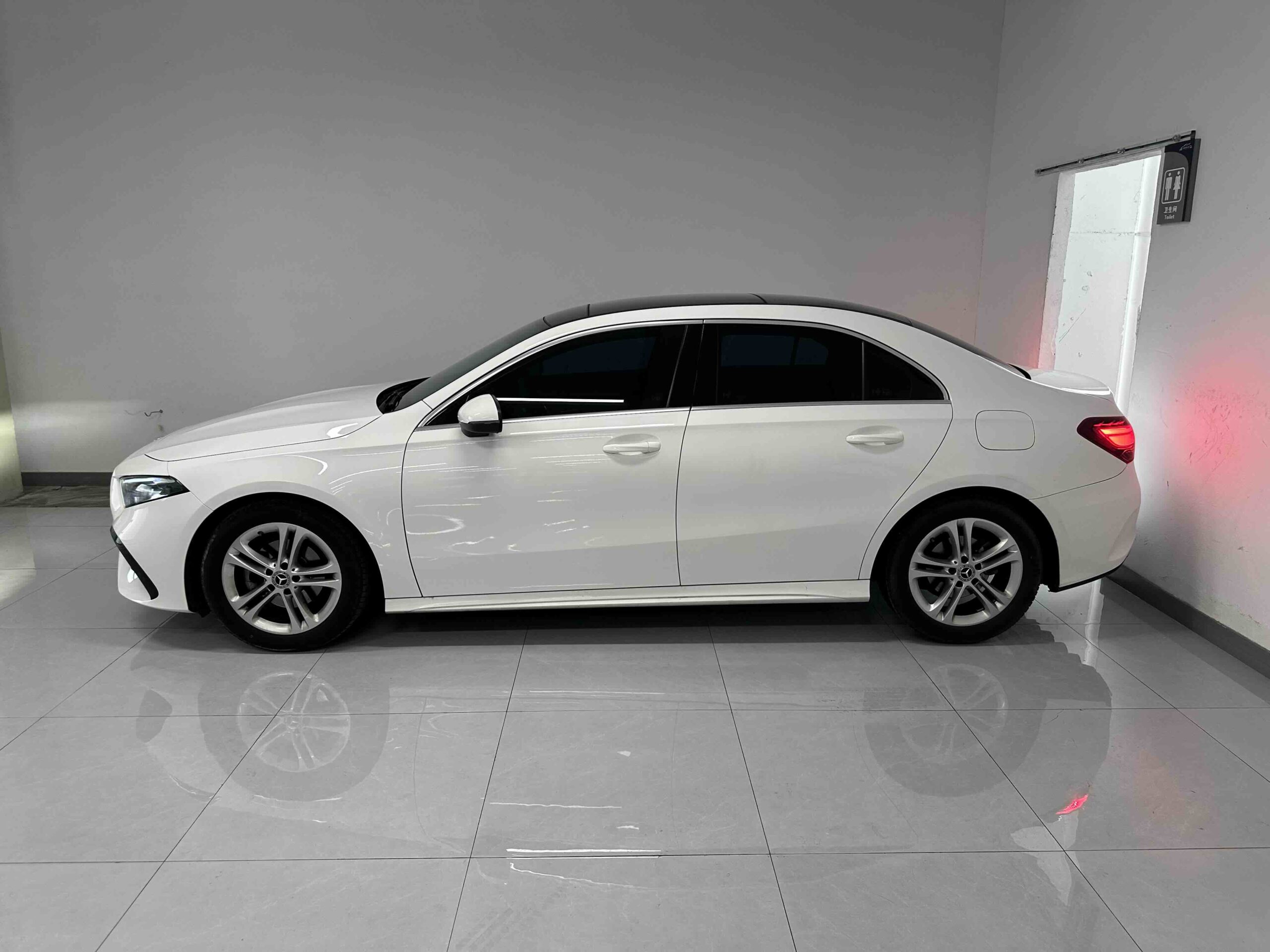 Mercedes-Benz A-Class 2023 A 180 L - 图片 3