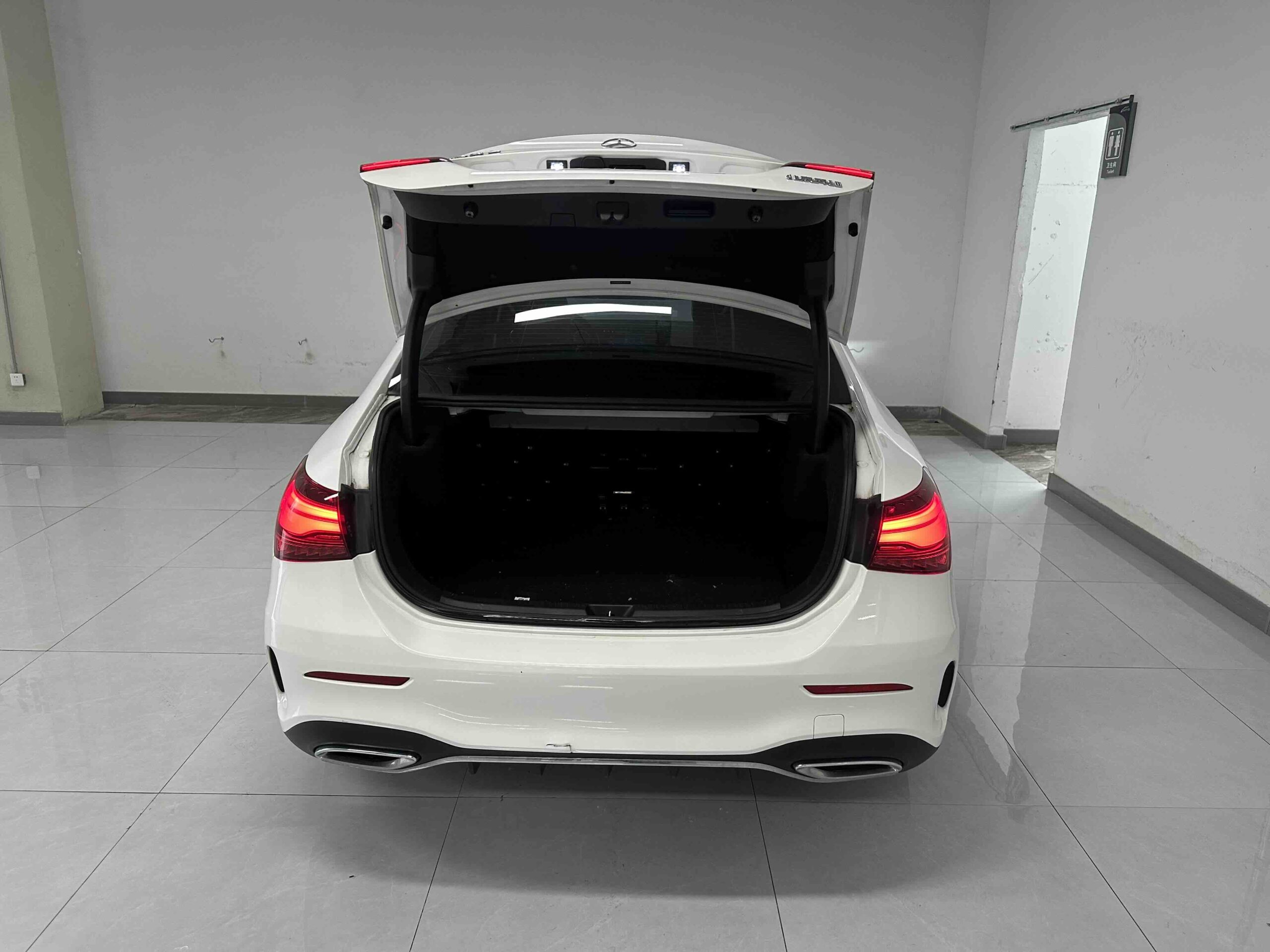 Mercedes-Benz A-Class 2023 A 180 L - 图片 5
