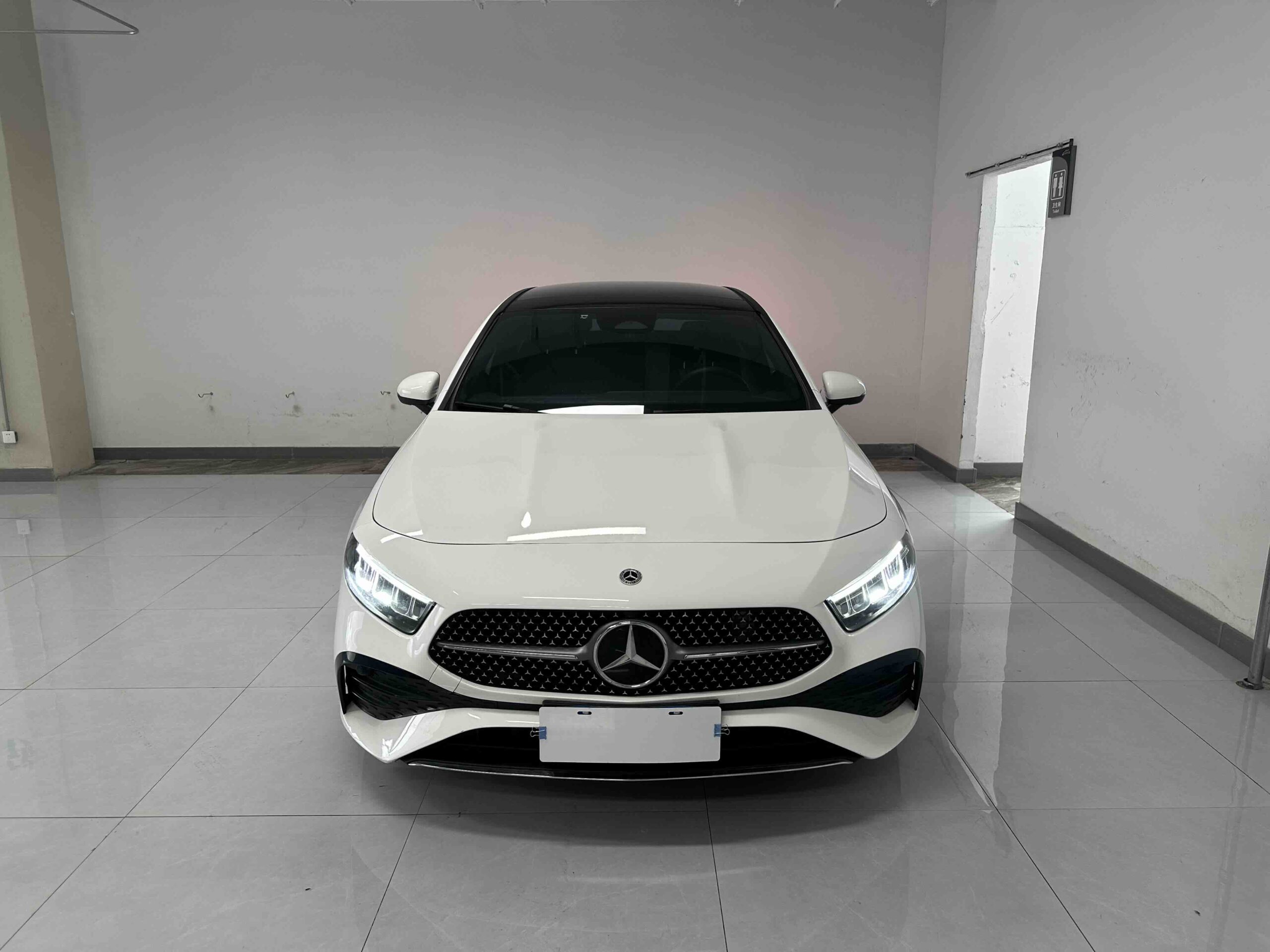 Mercedes-Benz A-Class 2023 A 180 L - 图片 2